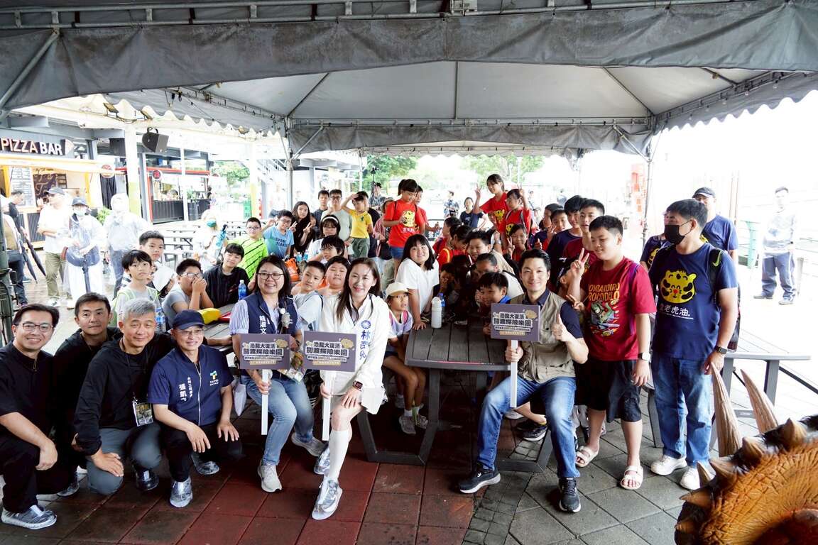 市长探险队公益探险行动大合影（图片来源：台北市政府秘书处媒体事务组）