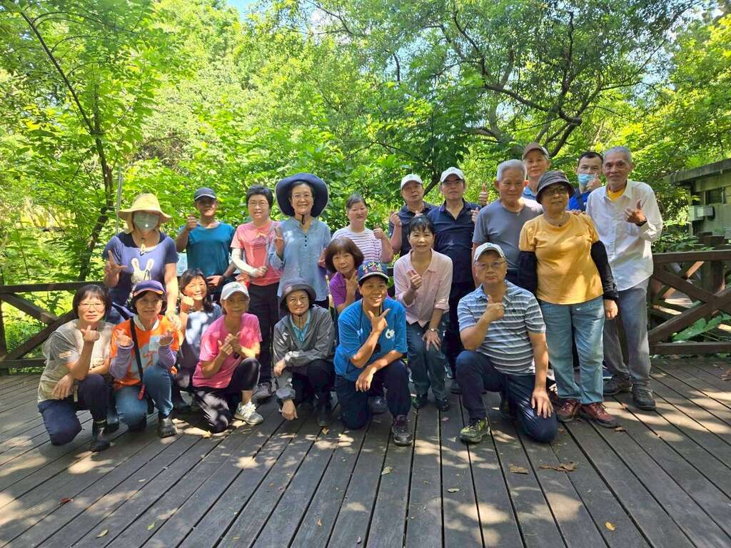 今年度荣星赏萤季结束,荣星志工团队进行久违工作日（图片来源：台北市政府工务局公园路灯工程管理处）