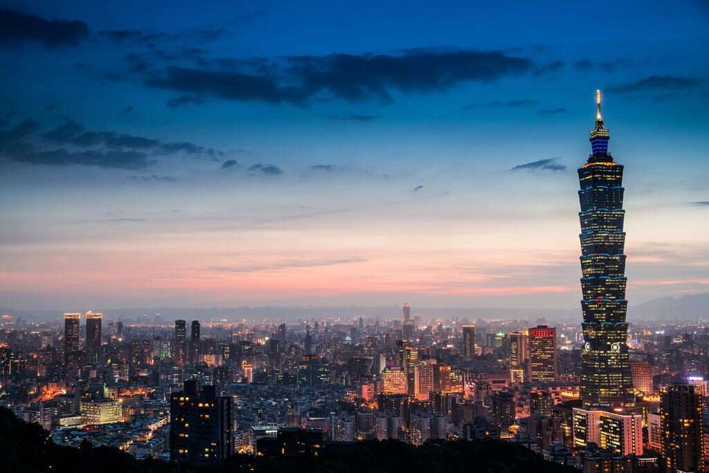 象山步道夜景（图片来源：台北市政府工务局大地工程处）