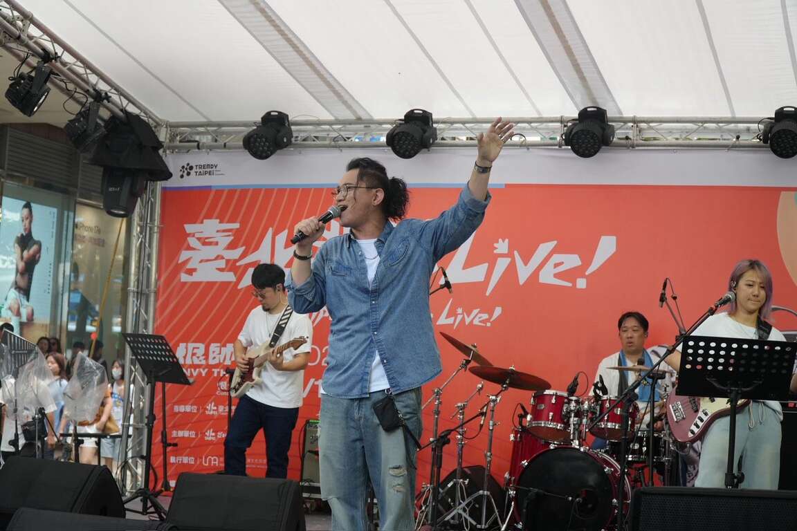 7月18日由卓义峯担任开幕演出（图片来源：台北市政府文化局）