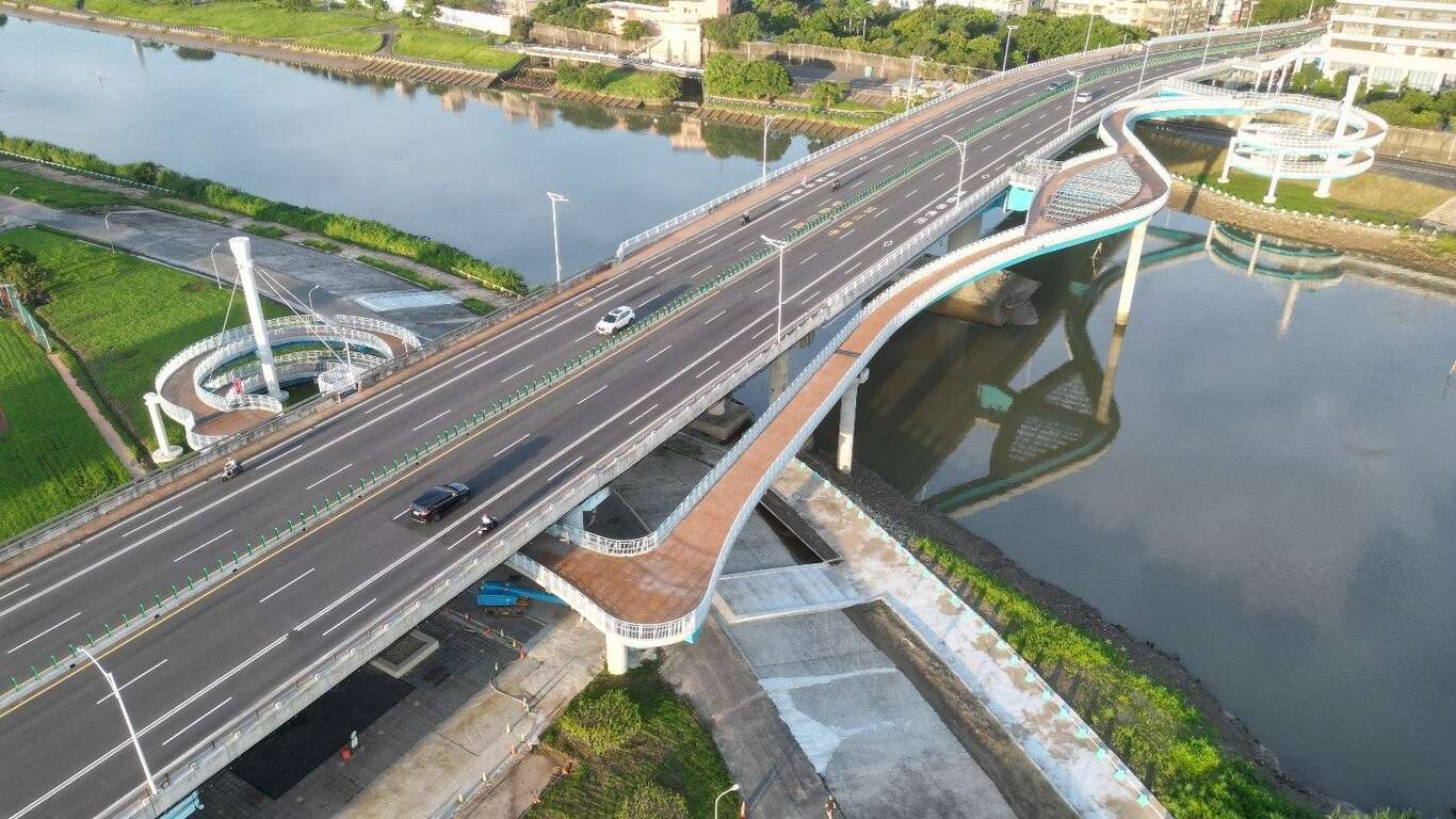 民权大桥景观桥下游侧鸟瞰照（图片来源：台北市政府工务局新建工程处）