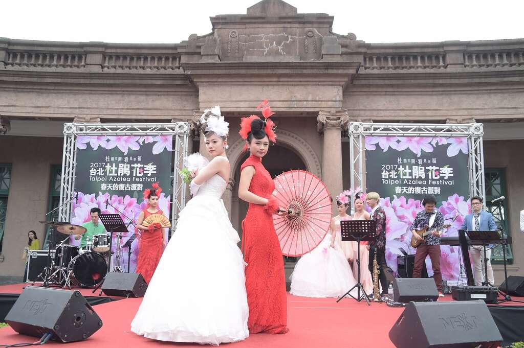 多樣復古婚紗與花爭艷