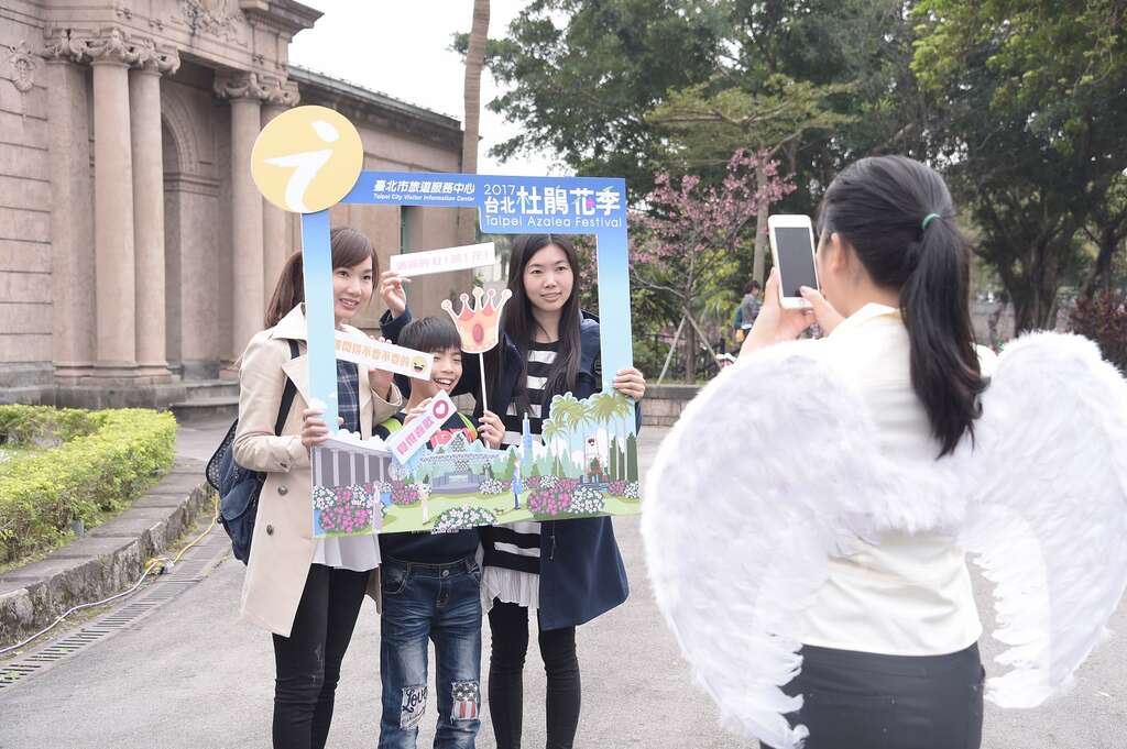 民眾熱烈參與行動旅服拍照打卡獲好禮活動