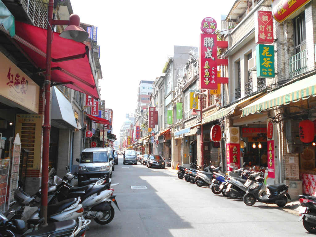 圖4、「南北貨行」是迪化街最具特色的行業，各種山、海產應有盡有
