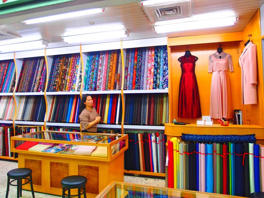 图5、永乐市场内布行，全台湾90%的布帛批发商都集中在此区域