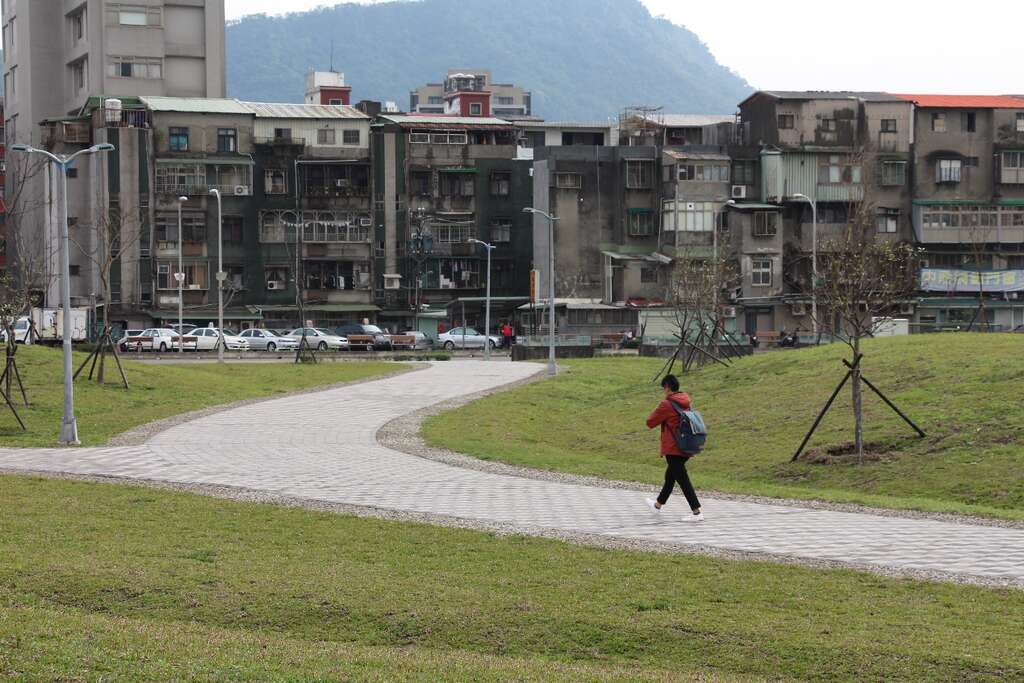 图5-曲线步道增加穿越的便利性