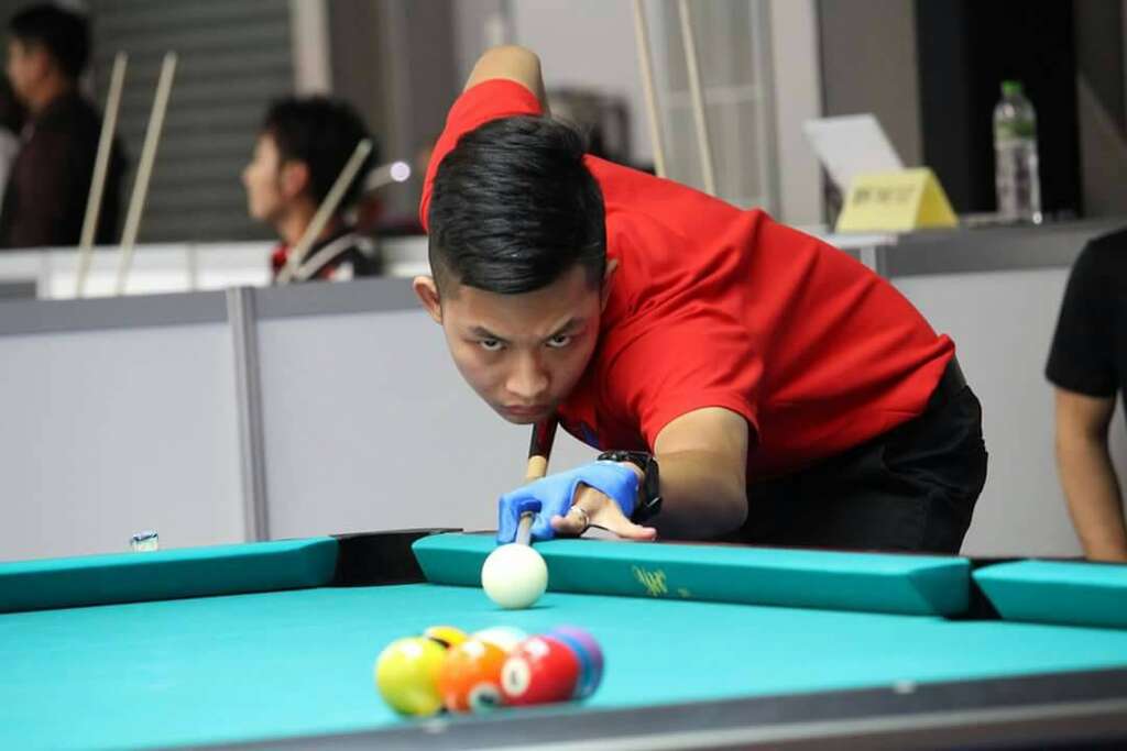 许睿安撞球练习