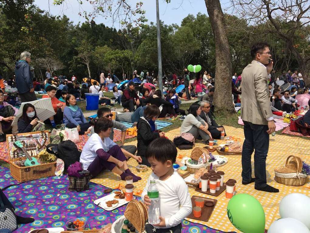 (圖6) 杜鵑花季音樂會親子交流，一起共享美食聽音樂