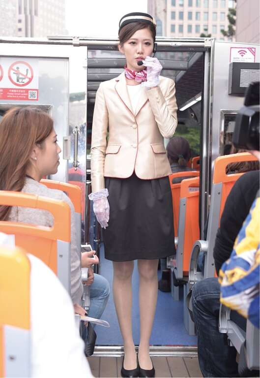 Double-Decker Sightseeing Buses Brighten the Streets<BR> Taipei Viewing – New Heights & Breezy Rides