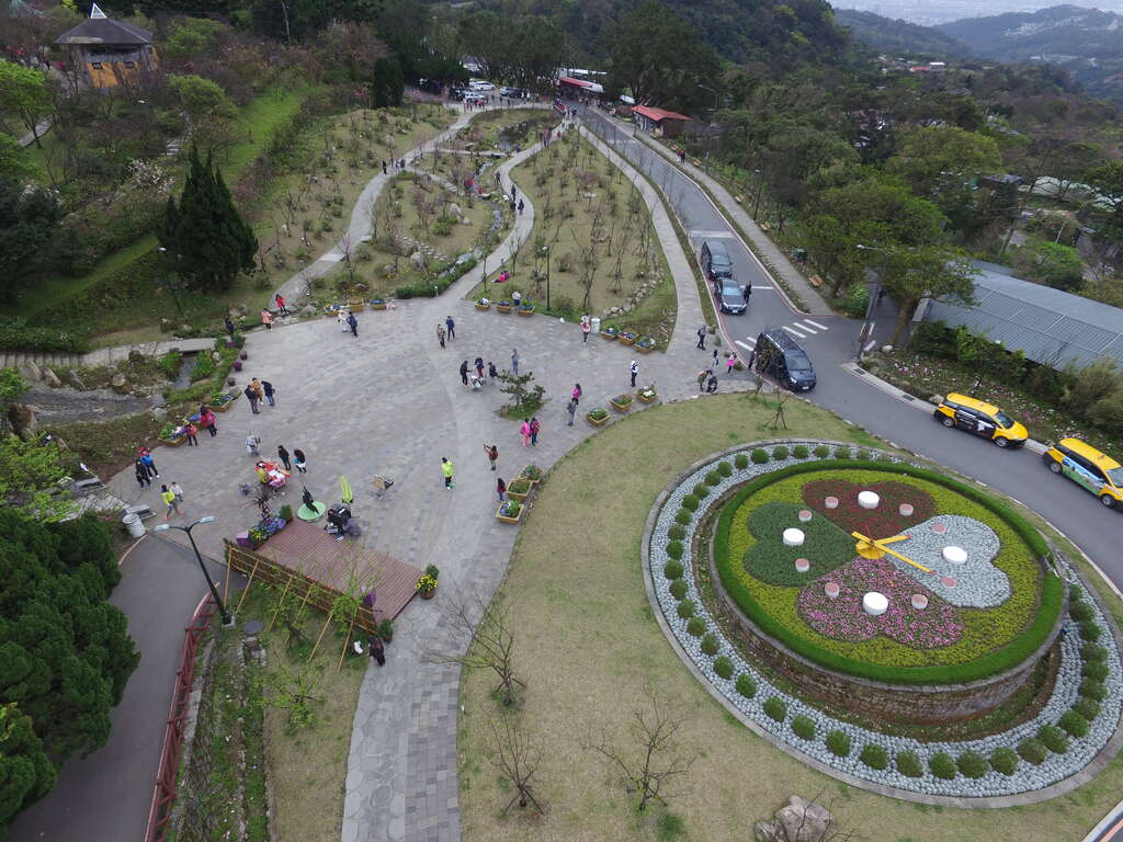 照片08. 鳥瞰陽明公園花鐘敞開您的視覺