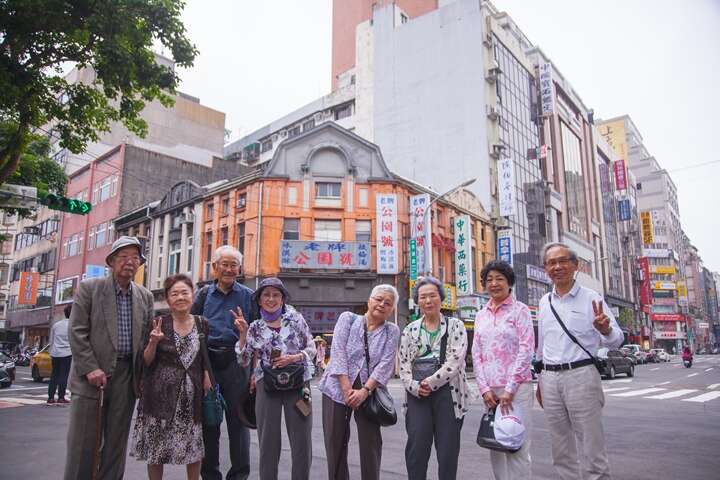 TAIPEI AUTUMN 2016 Vol.05　Taiwan-Born Japanese Visit Their School of Long Ago