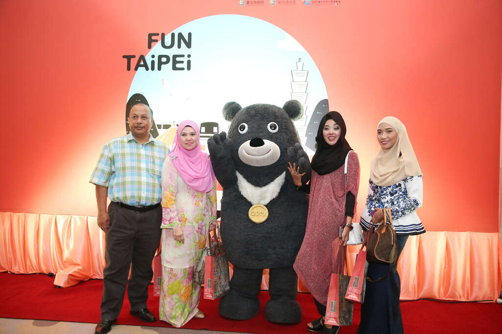Ko Embarks on Southeast Asian Trip, Promotes Tourism and Bolster Ties