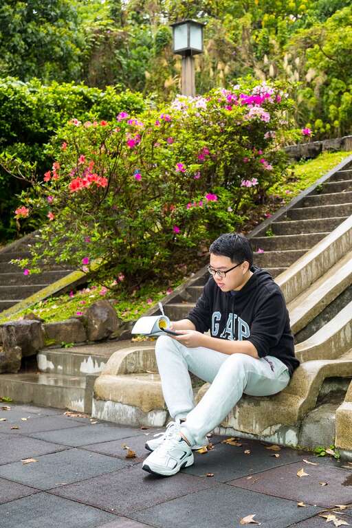 台北畫刊106年4月第591期—走進煙霧繚繞的女巫故鄉