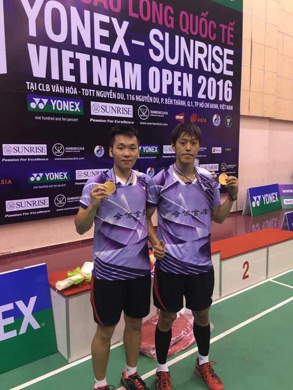 李洋(左)越南大奖赛_-_生涯国际赛首冠