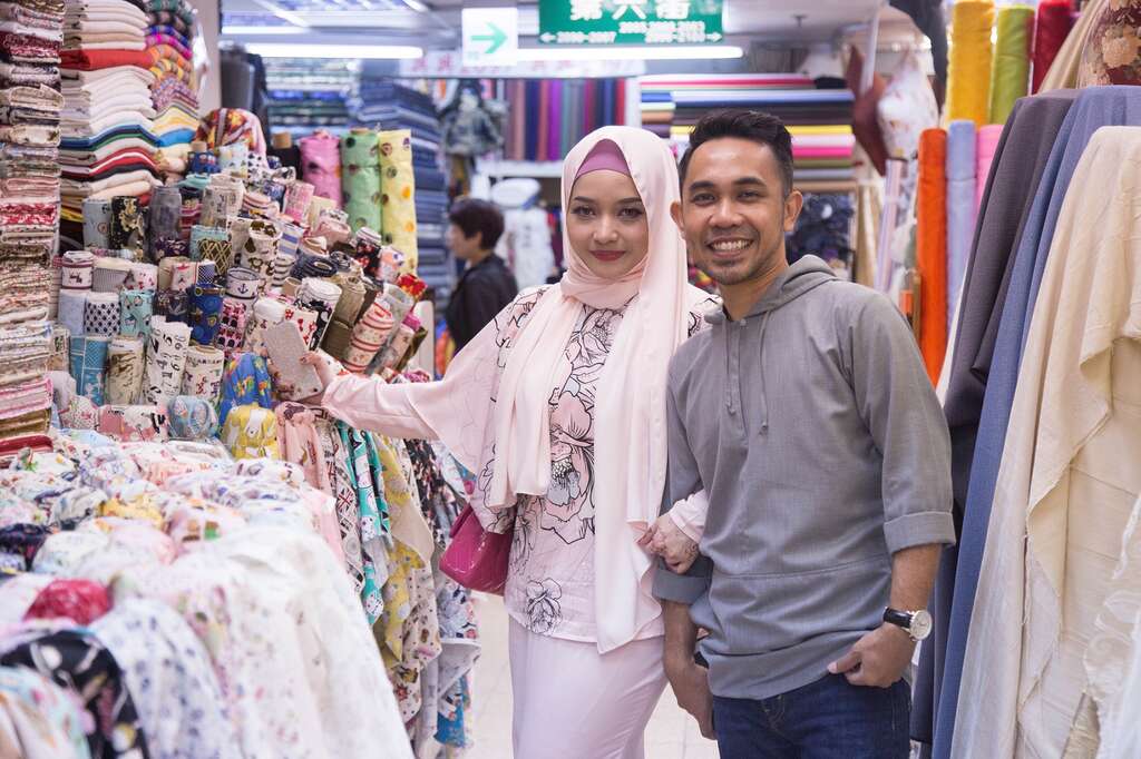 Hafiz夫妇走访大稻埕及永乐市场，表示台北街头乾净又漂亮、民众友善又热情