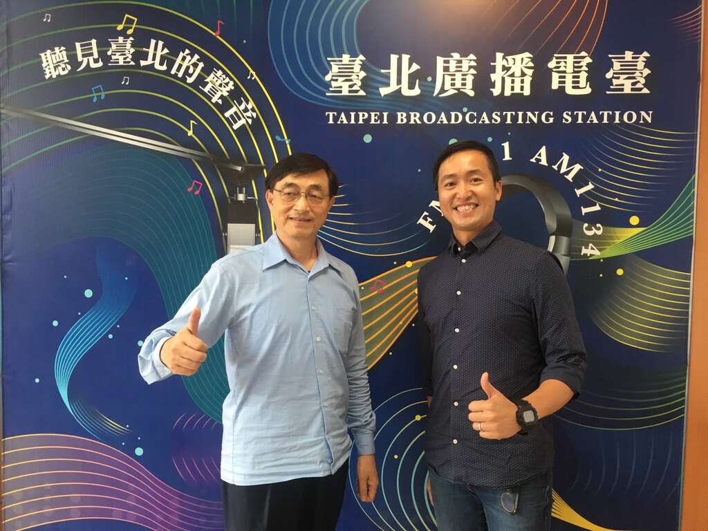 开闭幕执行顾问陈锦诚(左)与开闭幕执行长王腾崇(右)