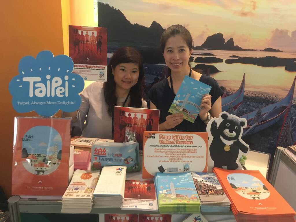 觀光傳播局參加曼谷Emquartier_Department_Store辦理的展銷會，吸引許多泰國民眾參觀