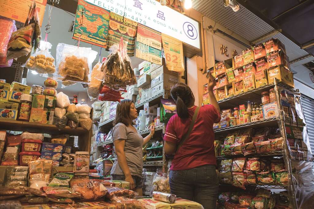 安康社区是许多越南移民的聚居地，因此有不少越南商店。