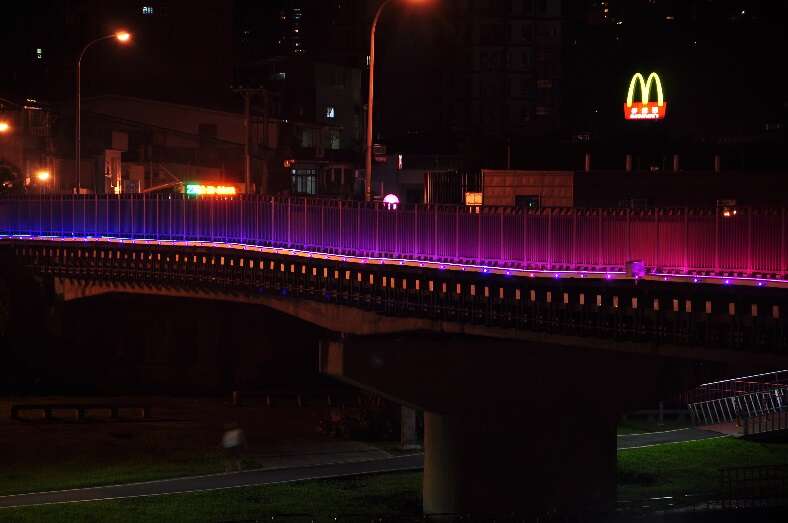 相片3：道南桥照明妆点夜景
