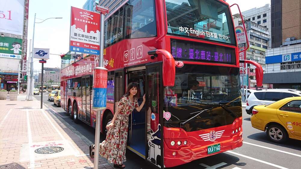 田中里奈表示搭乘臺北雙層觀光巴士能一次參觀許多人氣景點，很推薦給初次訪臺的遊客。