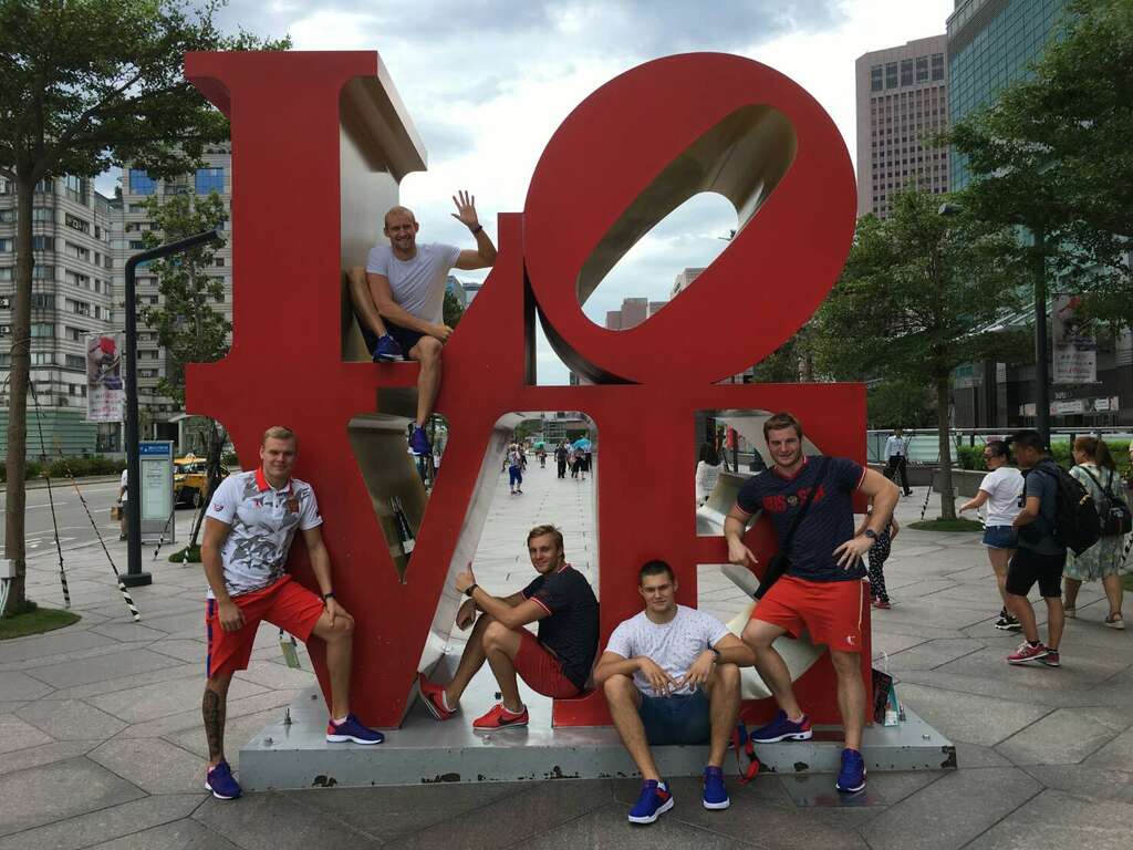 台北101是各国选手指定造访的台北热门景点，公共艺术「LOVE」更是大家合照留影首选，