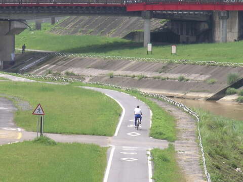 Left and Right Banks of the Jingmei River Bikeway