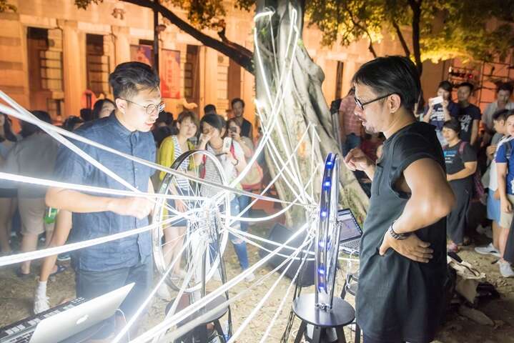 Nuit Blanche invites artists to create pieces on the streets, giving the city a different look. In this photo, you see Keith Lam’s (林欣傑) artwork, Cycling Wheel - The Orchestra.