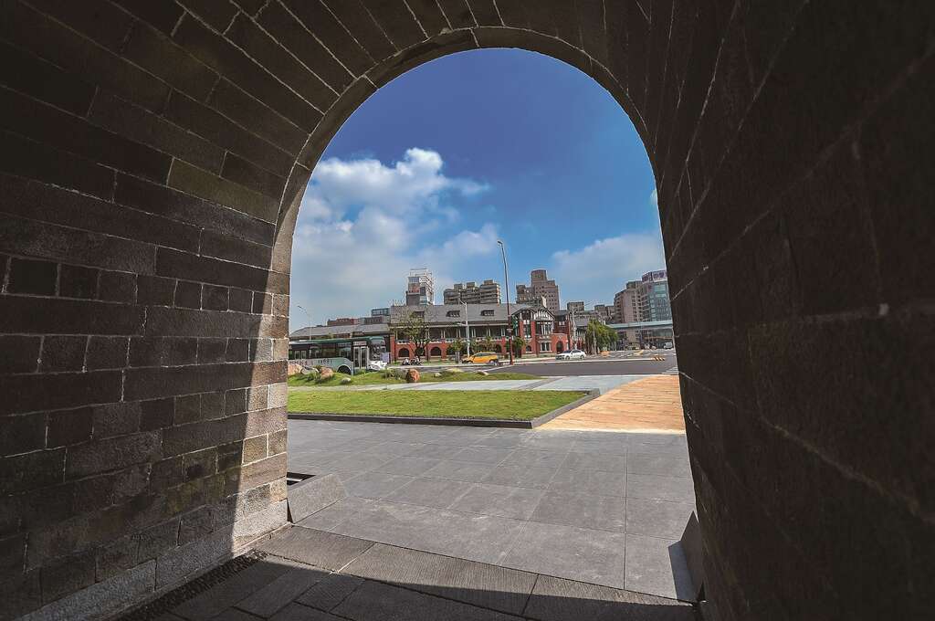 台北畫刊106年9月第596期—歷史與記憶的重生與再造　北門X建成圓環　風華再現