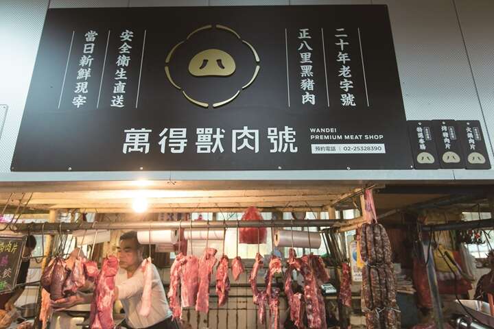 大直市場は有名デザイナーに依頼し、店舗の看板を製作しました。