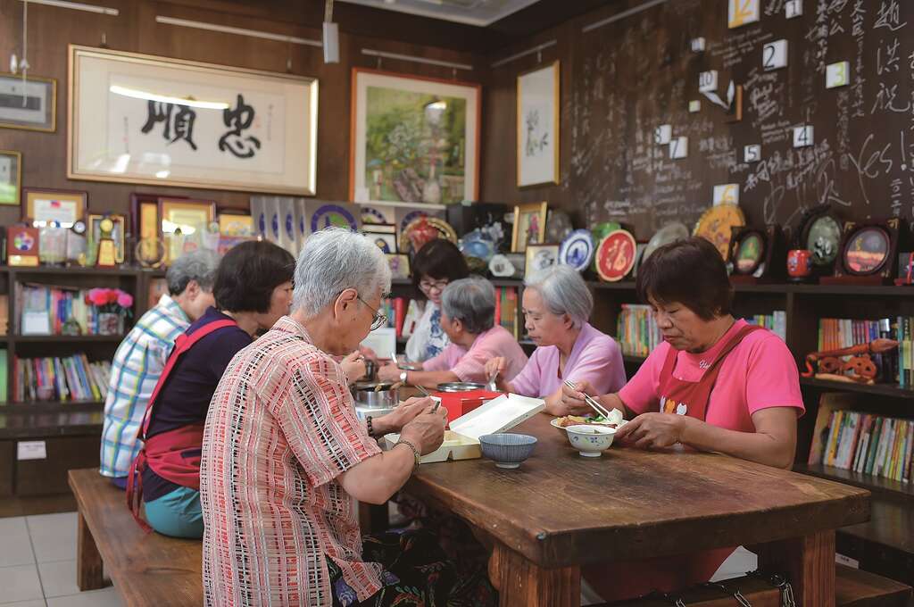 台北畫刊106年9月第596期—銀髮政策大檢閱　打造健康幸福安心居