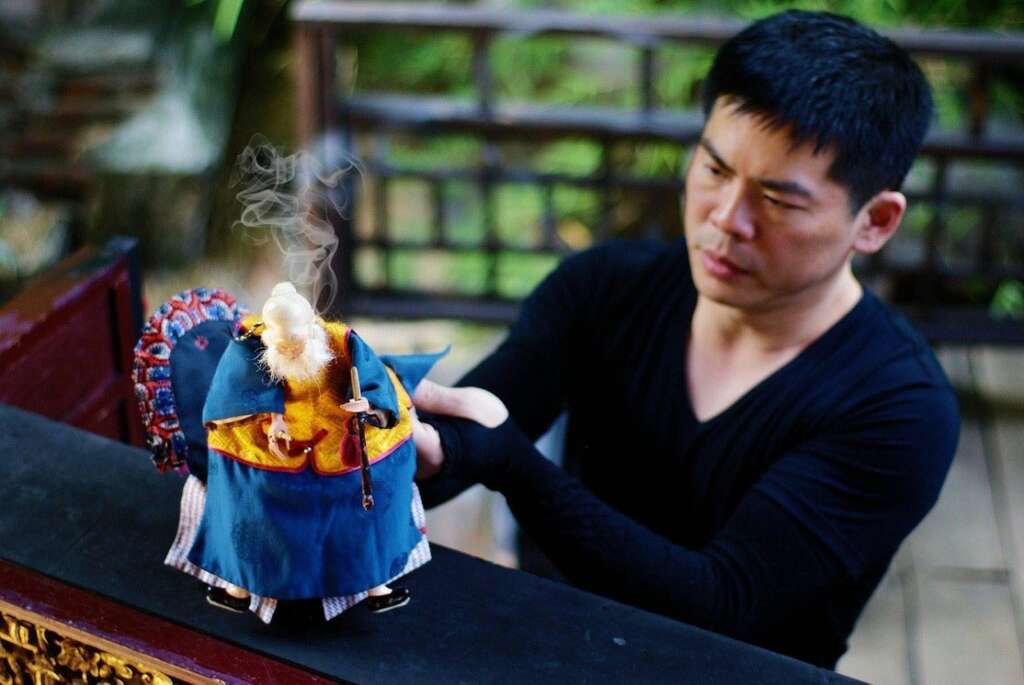布袋戲刻偶師賴泳廷