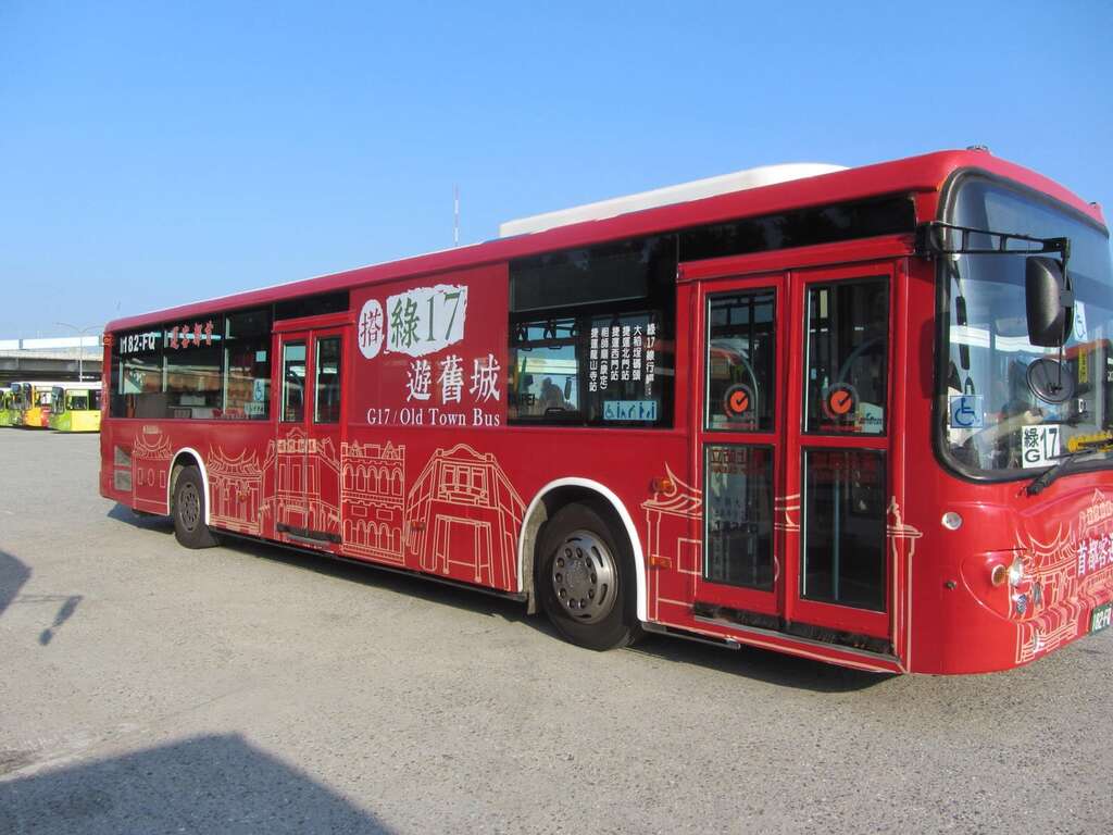 一上車就驚豔！綠17變身舊城觀光公車 帶旅客遊逛萬華、大稻埕更便利