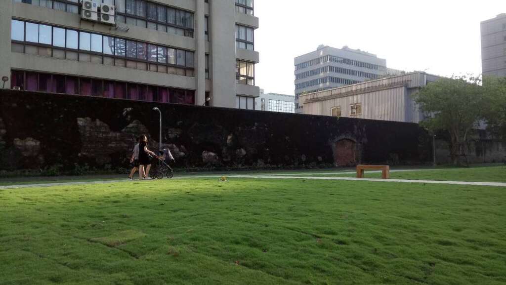 (图5) 台北绿园道适合亲子踏青、野餐