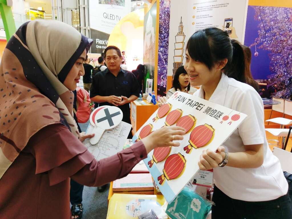 印尼民眾熱情參與臺北展攤活動，猜燈謎遊戲嗨翻展場！