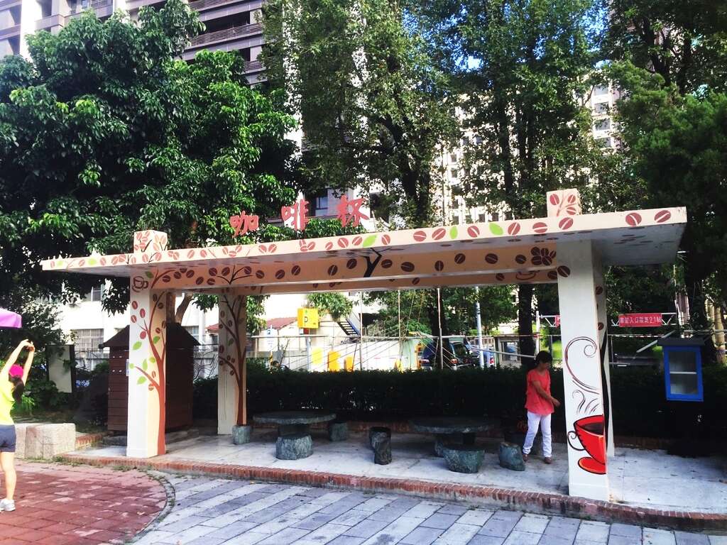 图3、凉亭彩绘後变的缤纷动人