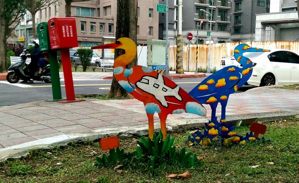 文德2号公园展出的彩绘白鹭鸶(1)