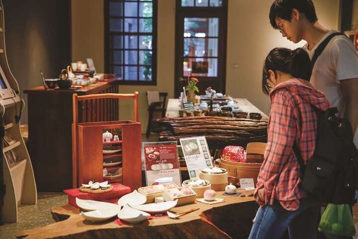 TAIPEI WINTER 2017 Vol.10  City Renovation X Cultural Creation Experience the Charms of Old Taipei