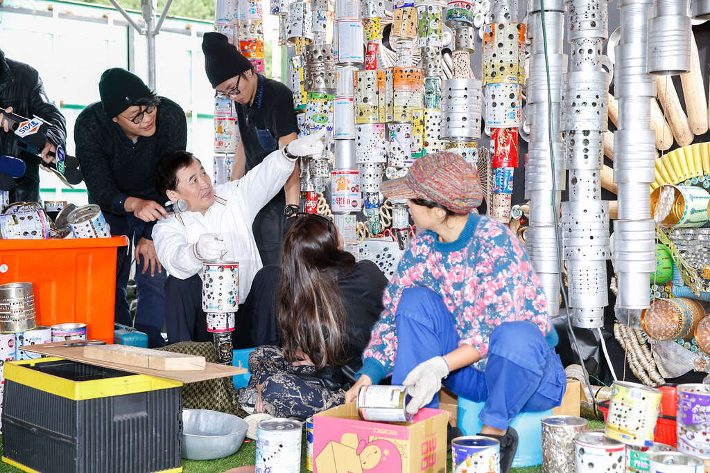 副市長陳景峻探班臺北燈節製作團隊 環保素材大變身 展現創意巧思
