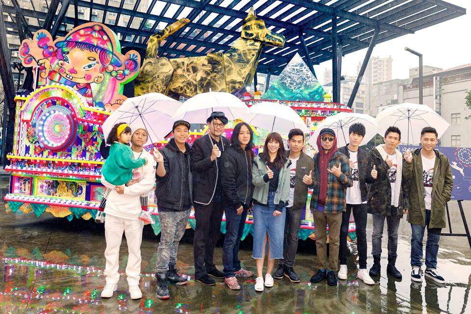 Taipei Lantern Fest: Parade Lantern Combines Temple Elements and Graffiti Culture