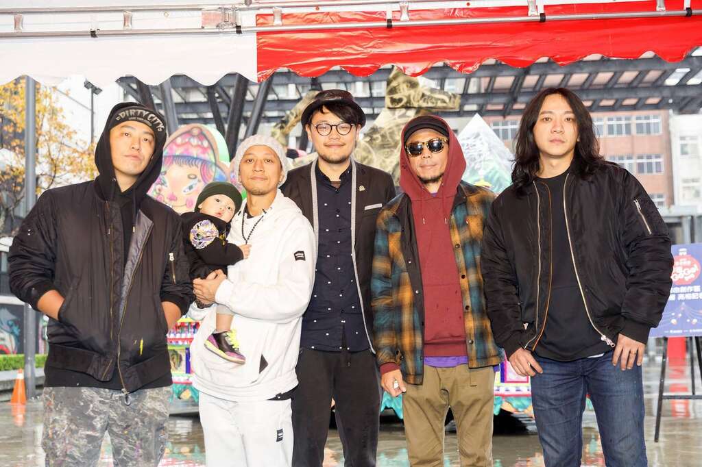 Taipei Lantern Fest: Parade Lantern Combines Temple Elements and Graffiti Culture