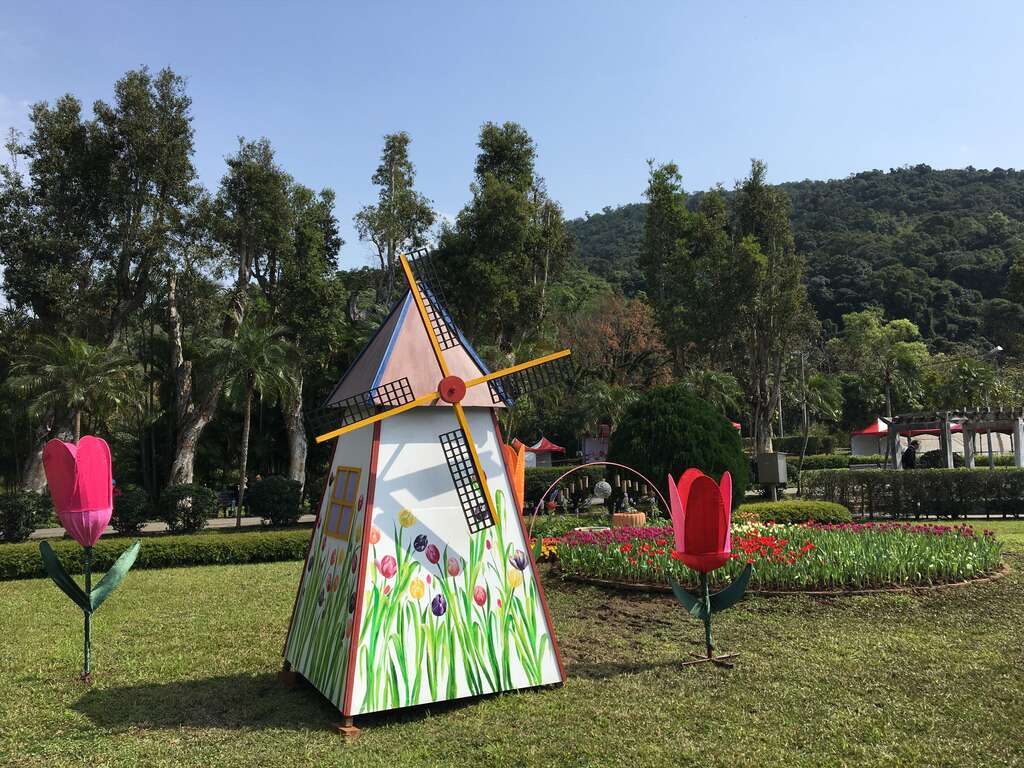 3萬金杯邀春宴 士林官邸鬱金香展要你醉 把荷蘭搬到台北 風車、木鞋襯美景 周邊美食精選優惠