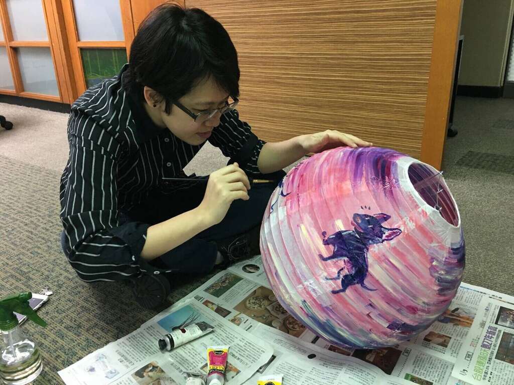 行者艺术设计浪浪彩绘灯为流浪动物发声