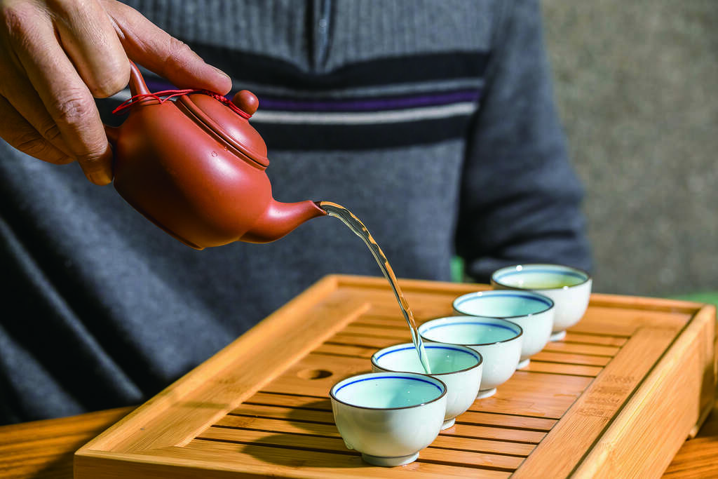 倒茶7分滿