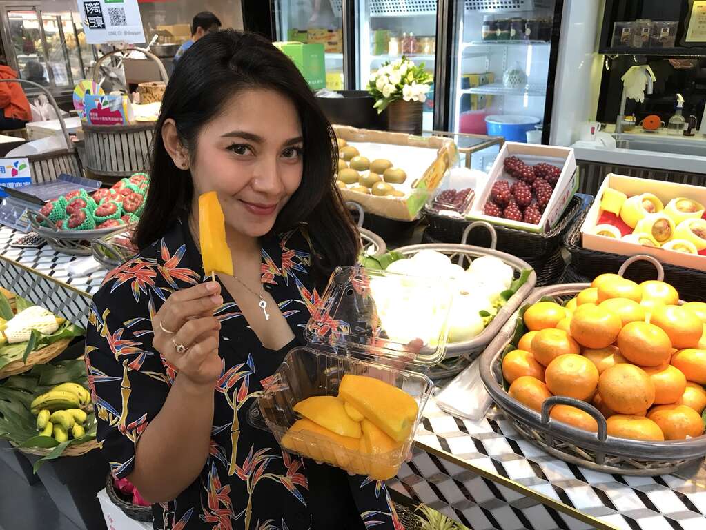 台北 HAPPY TOGETHER 印尼偶像剧梦幻美少女奇拉娜抵台北 品味米其林、玩美甲、手作熊赞凤梨酥 推荐网美必拍秘境
